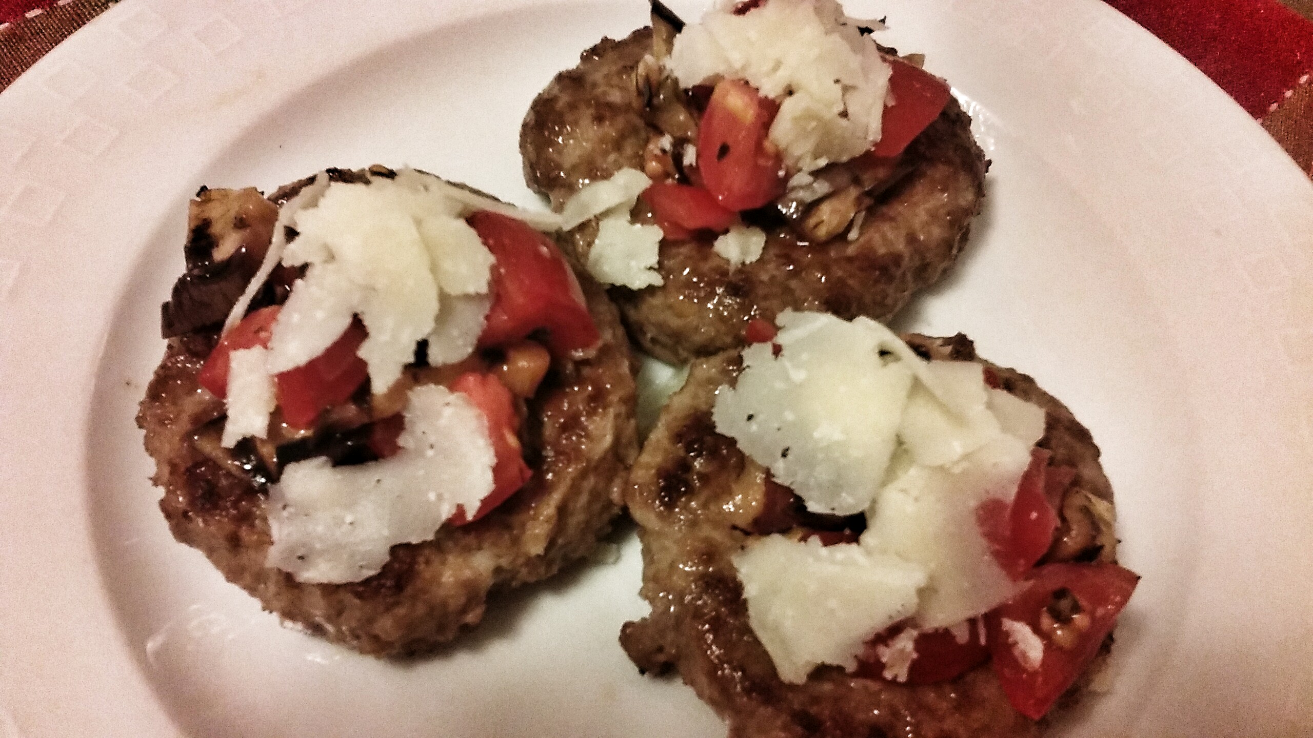 ciambelle di carne con pomodori e melnzane