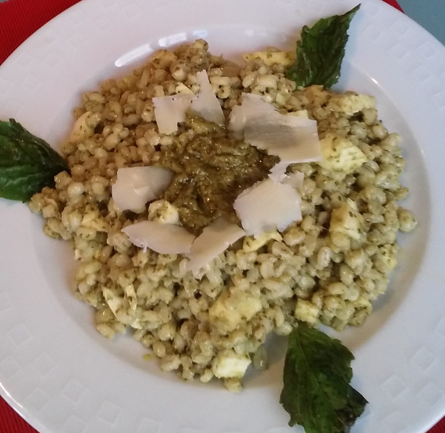 farro-con-pesto-alla-genovese-e-provola