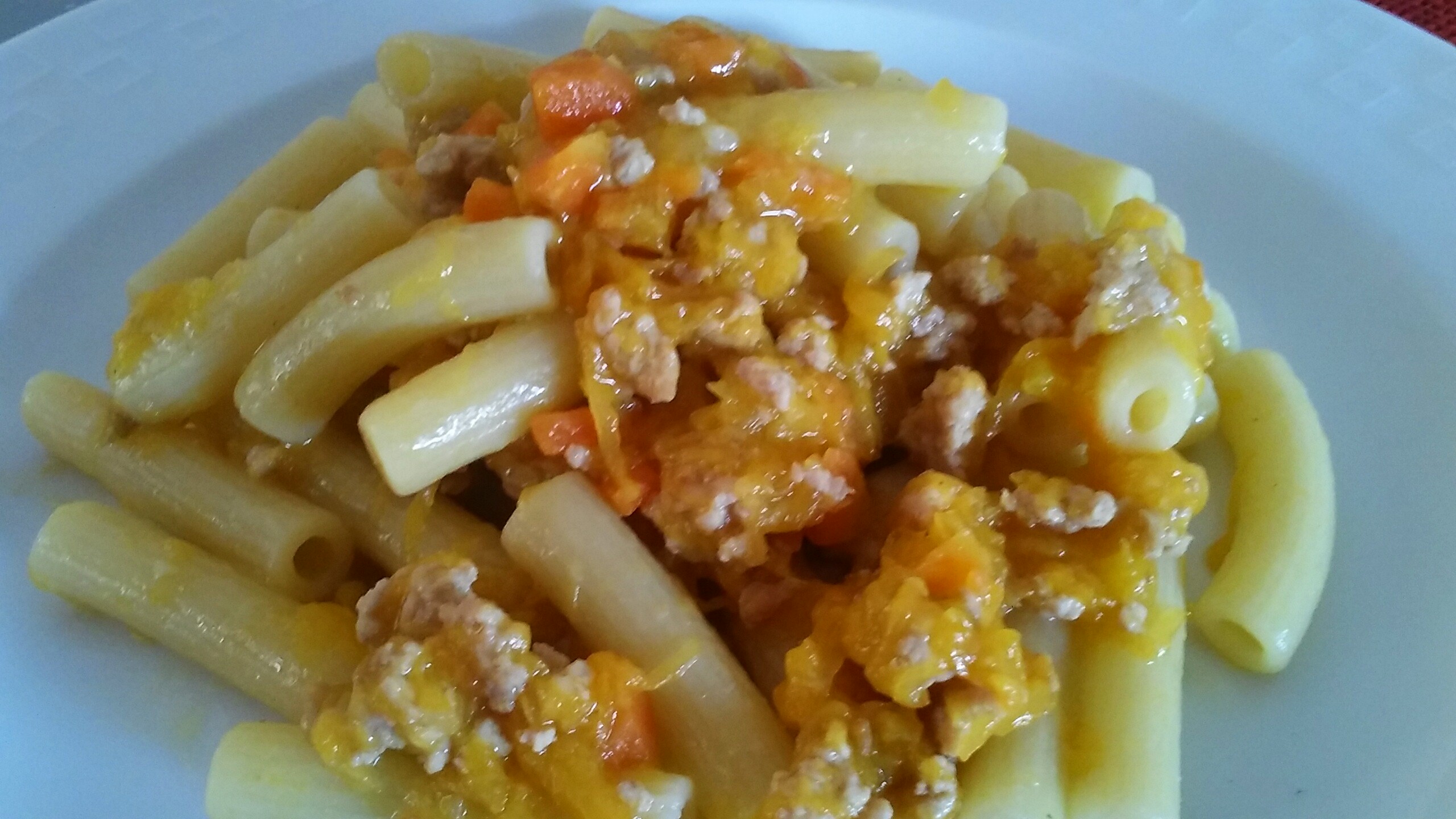 SEDANI RIGATI CON BOLOGNESE DI ZUCCA