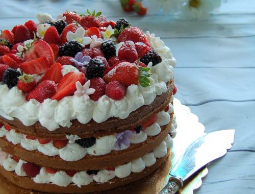 Sponge Cake con crema al latte e frutti di bosco