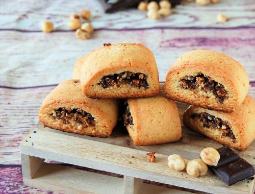 Biscotti ripieni di fichi secchi datteri e cioccolato